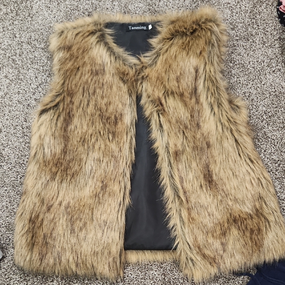 Tanming Faux Fur Vest in Tan